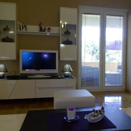Jelena Apartman *