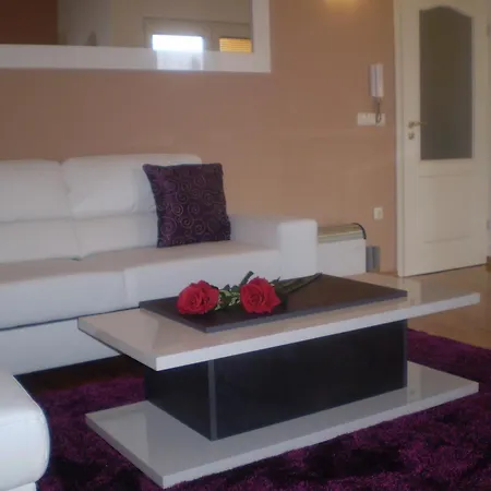 Апартаменти Jelena Задар