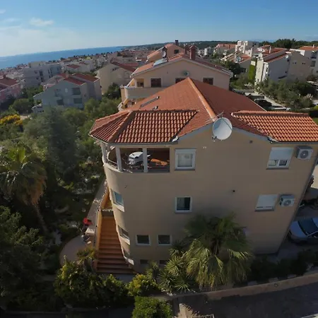 Апартаменти Jelena