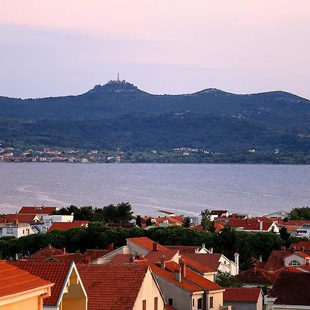 伊莲娜别墅酒店 *