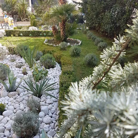 Апартаменти Jelena Задар