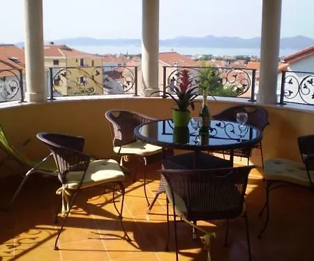 Апартаменти Jelena Задар